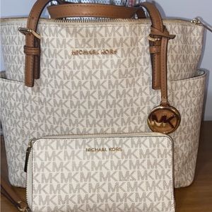 New Michael Kors Purse and Wallet set
